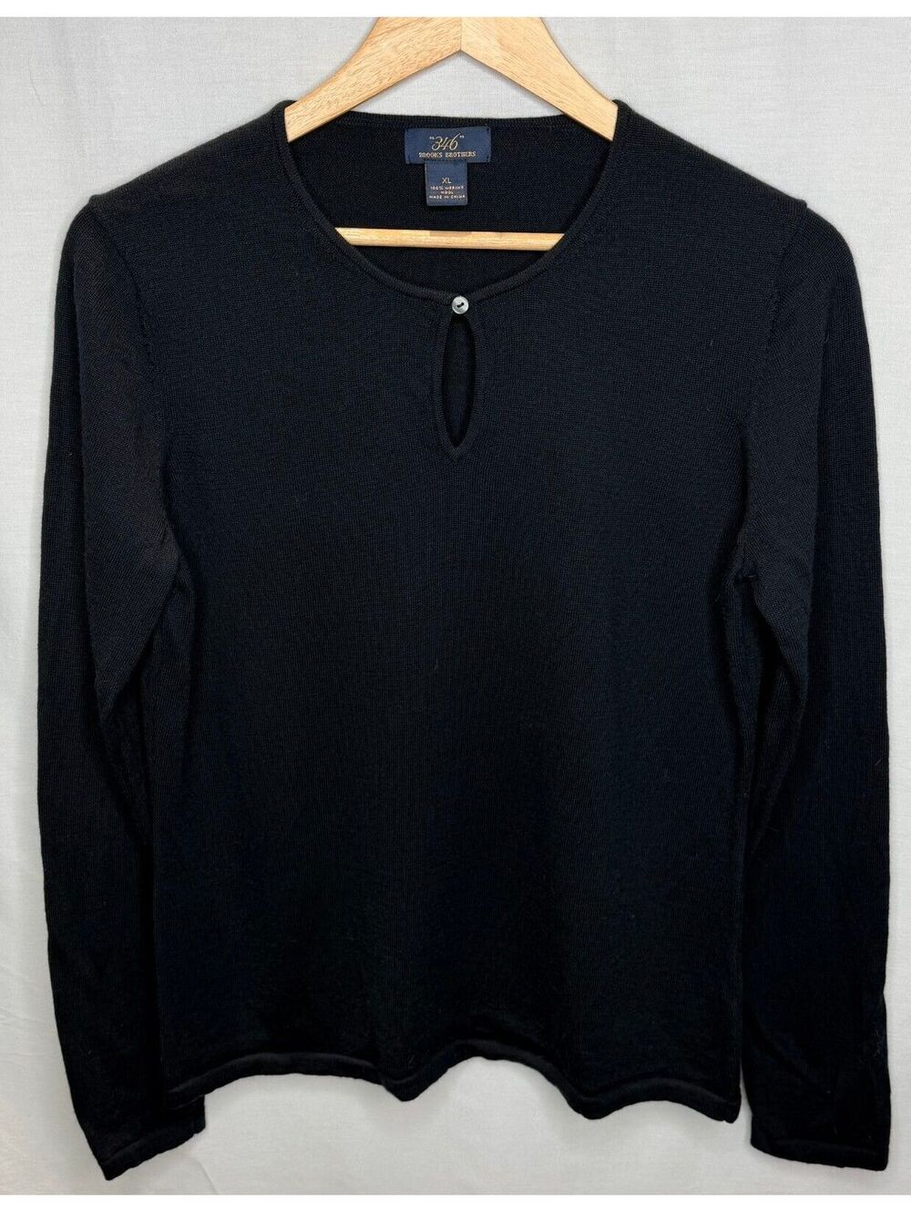Brooks Brothers 346 Size XL (runs small) Black Merino Wool Keyhole Sweater